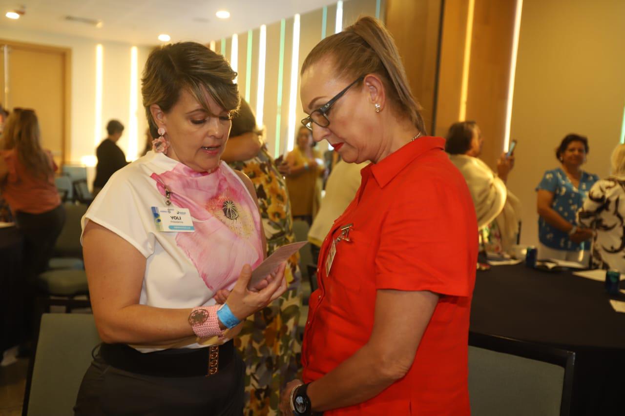 $!Yoli Díaz Barreiro y Carmelita Murrieta, de Hermosillo.