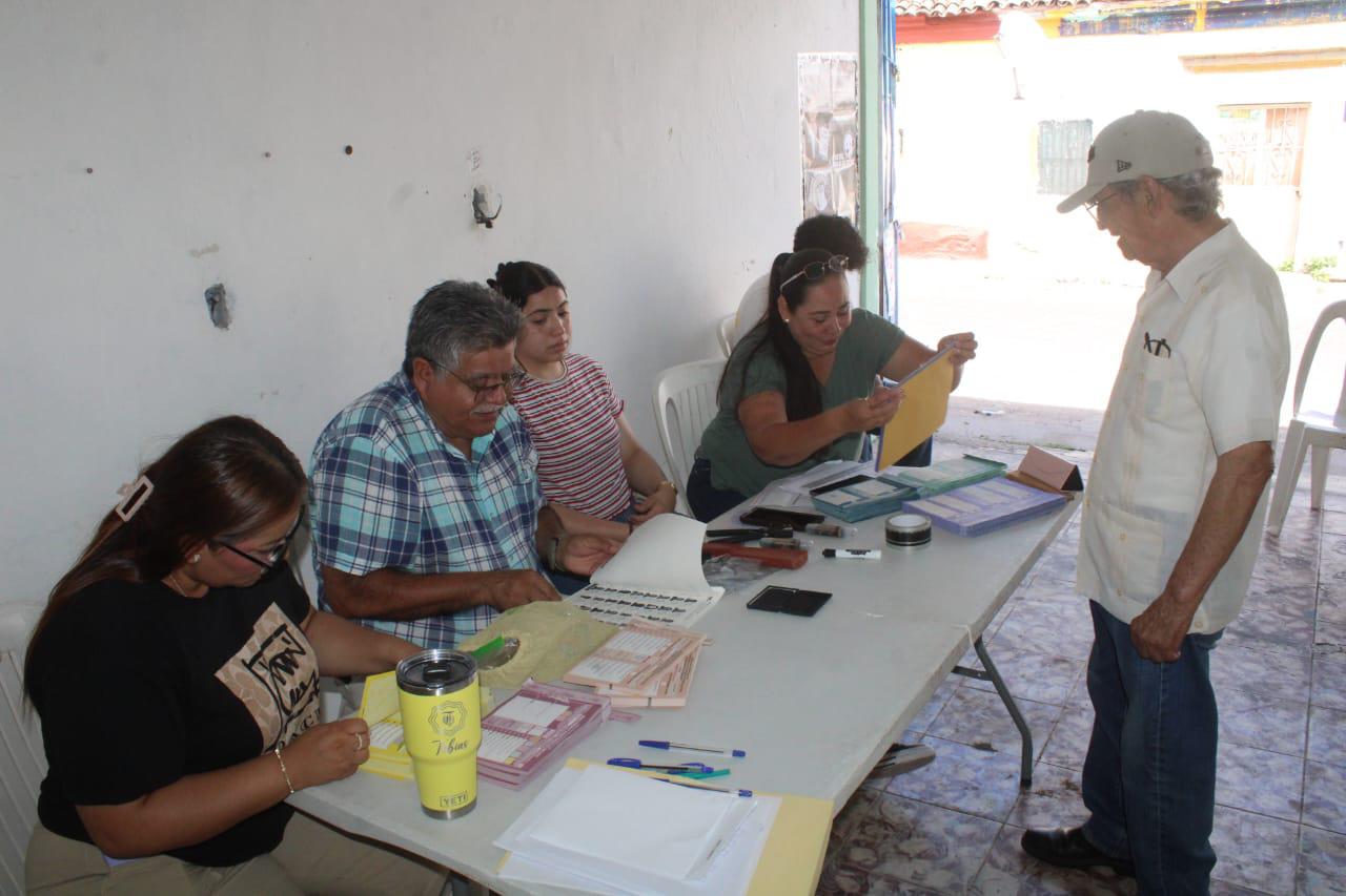 $!En Rosario, entre contratiempos, dudas y lenta participación se realiza elección Judicial