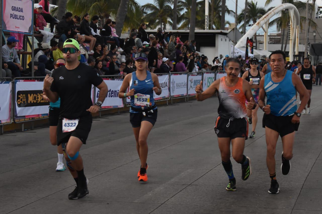 $!Miles toman el Malecón en el Gran Maratón Pacífico Mazatlán