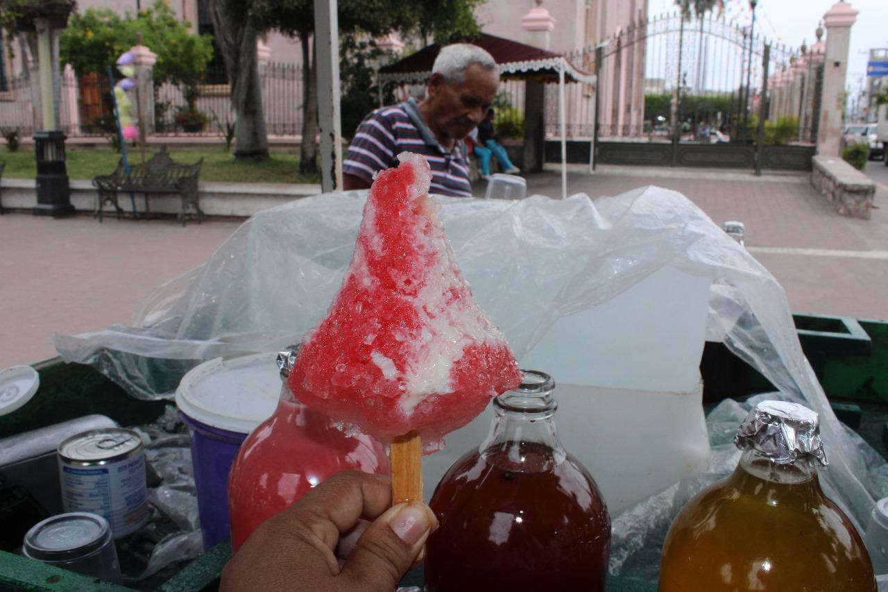 $!Don Roberto, un ícono del ‘pirulí’ en Escuinapa