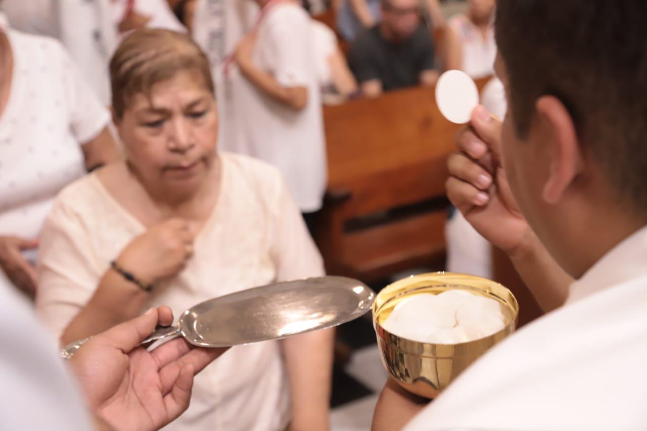 $!Celebran en Mazatlán con misa y procesión el Corpus Christi agradeciendo la institución de la eucaristía