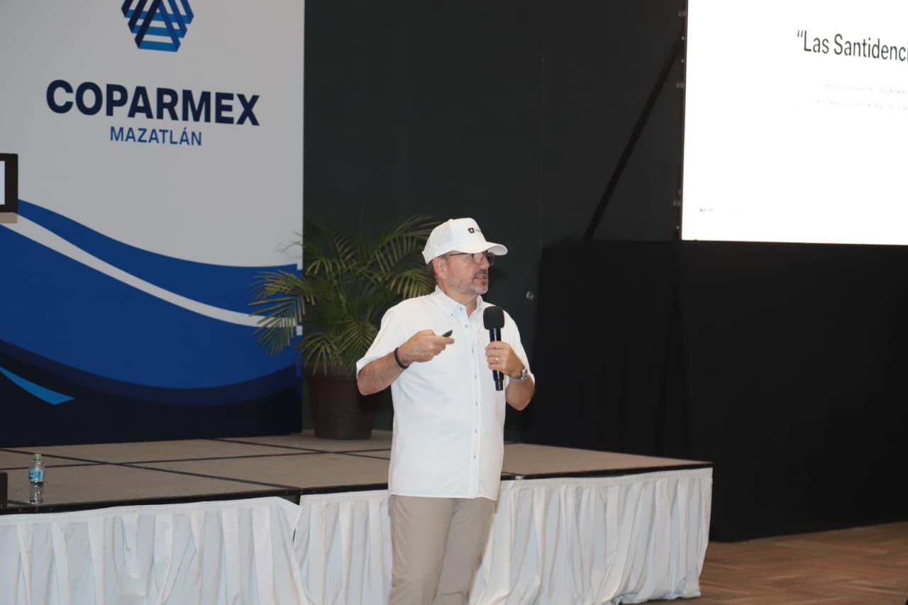 $!‘Sí se puede emprender y ser exitoso’: CEO de Maja ante empresarios de Mazatlán