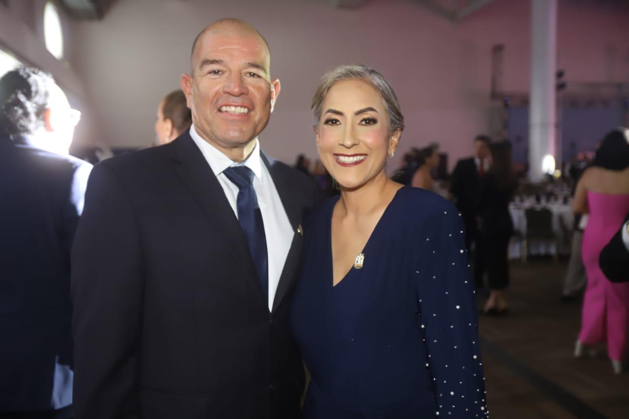 $!José Luis “Chicken” García y Gaby de García.