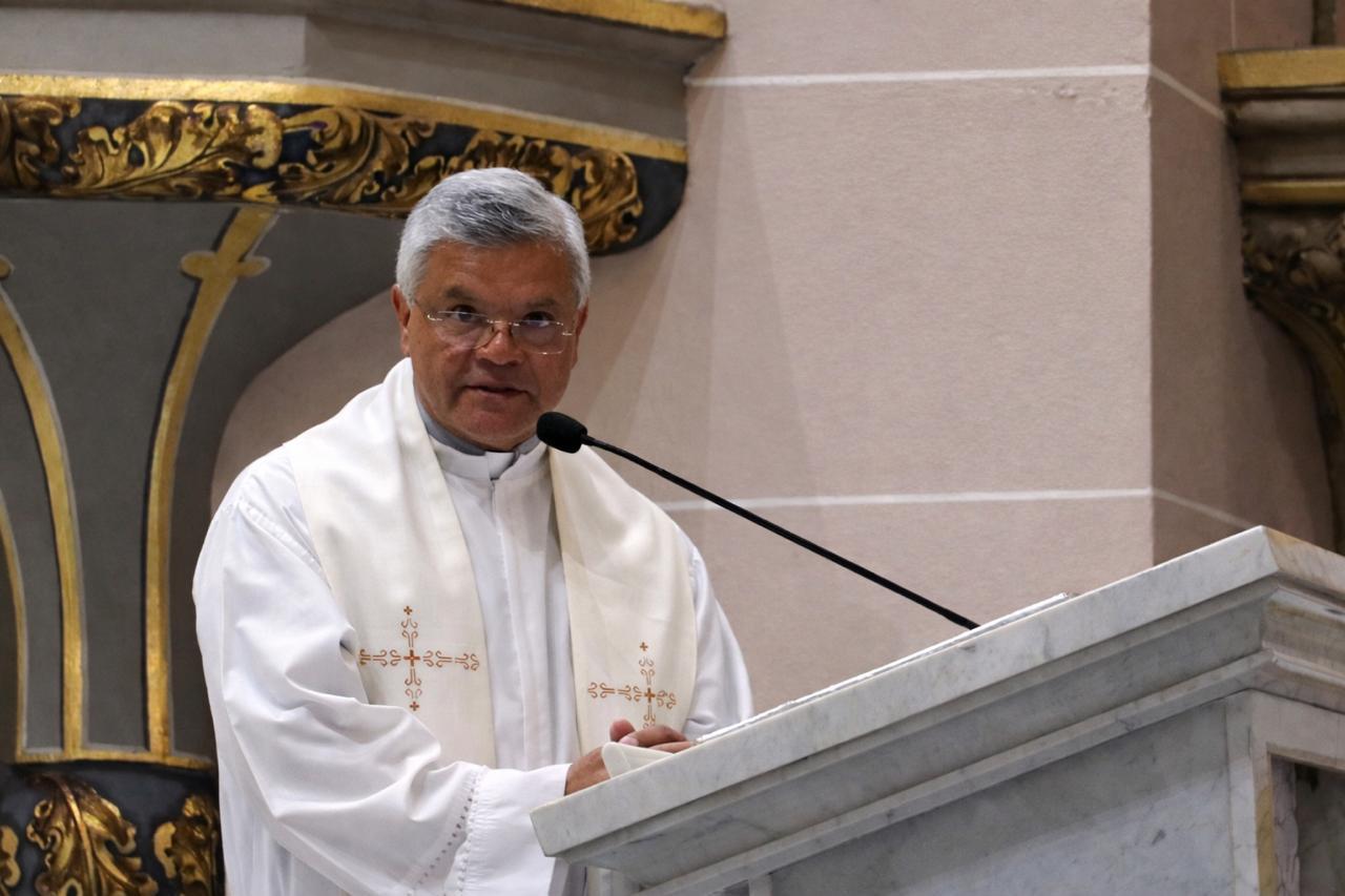 $!Llaman a vivir el amor y la humildad en misa de Jueves Santo en Catedral de Mazatlán