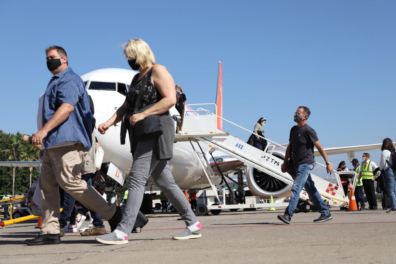 $!Mazatlán recupera dos vuelos de Canadá