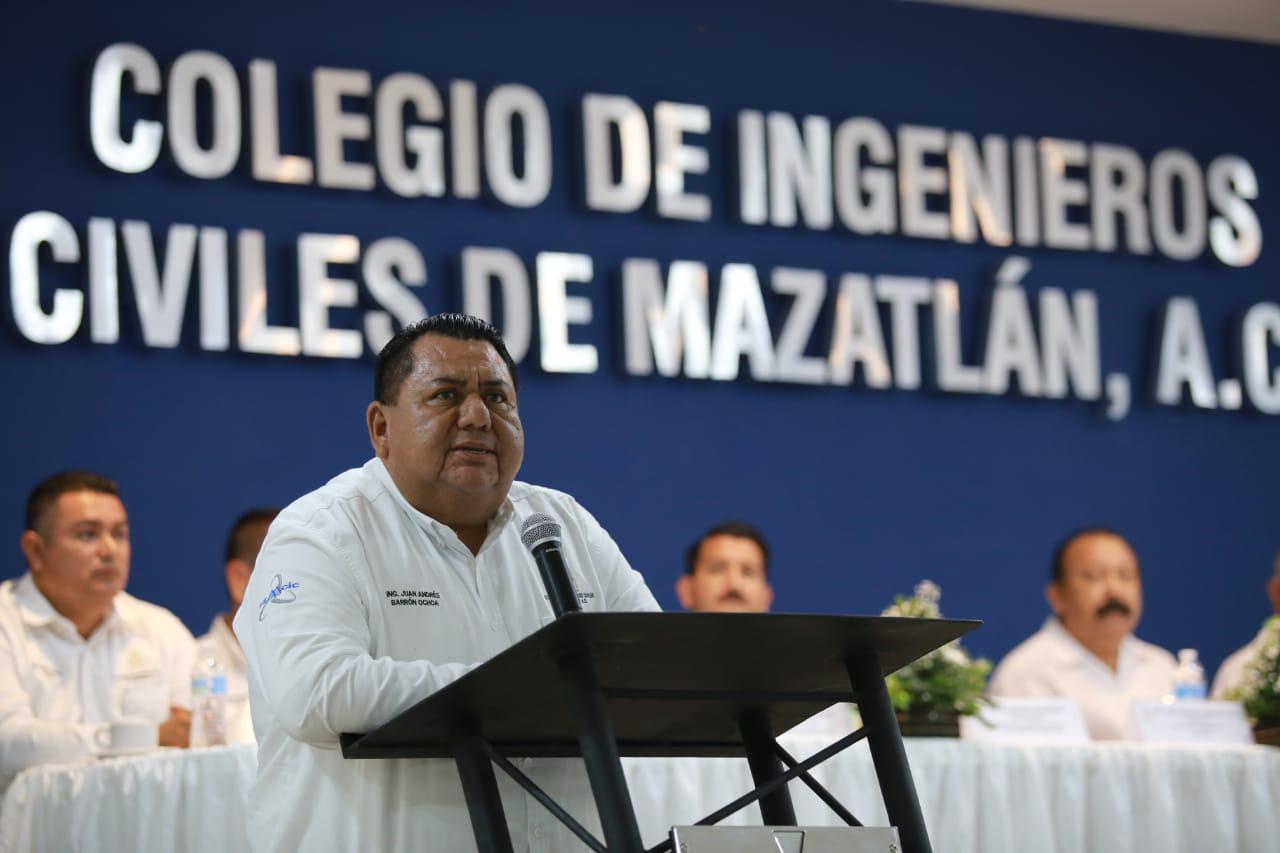 $!Juan Andrés Barrón Ochoa agradeció la presencia de los invitados.