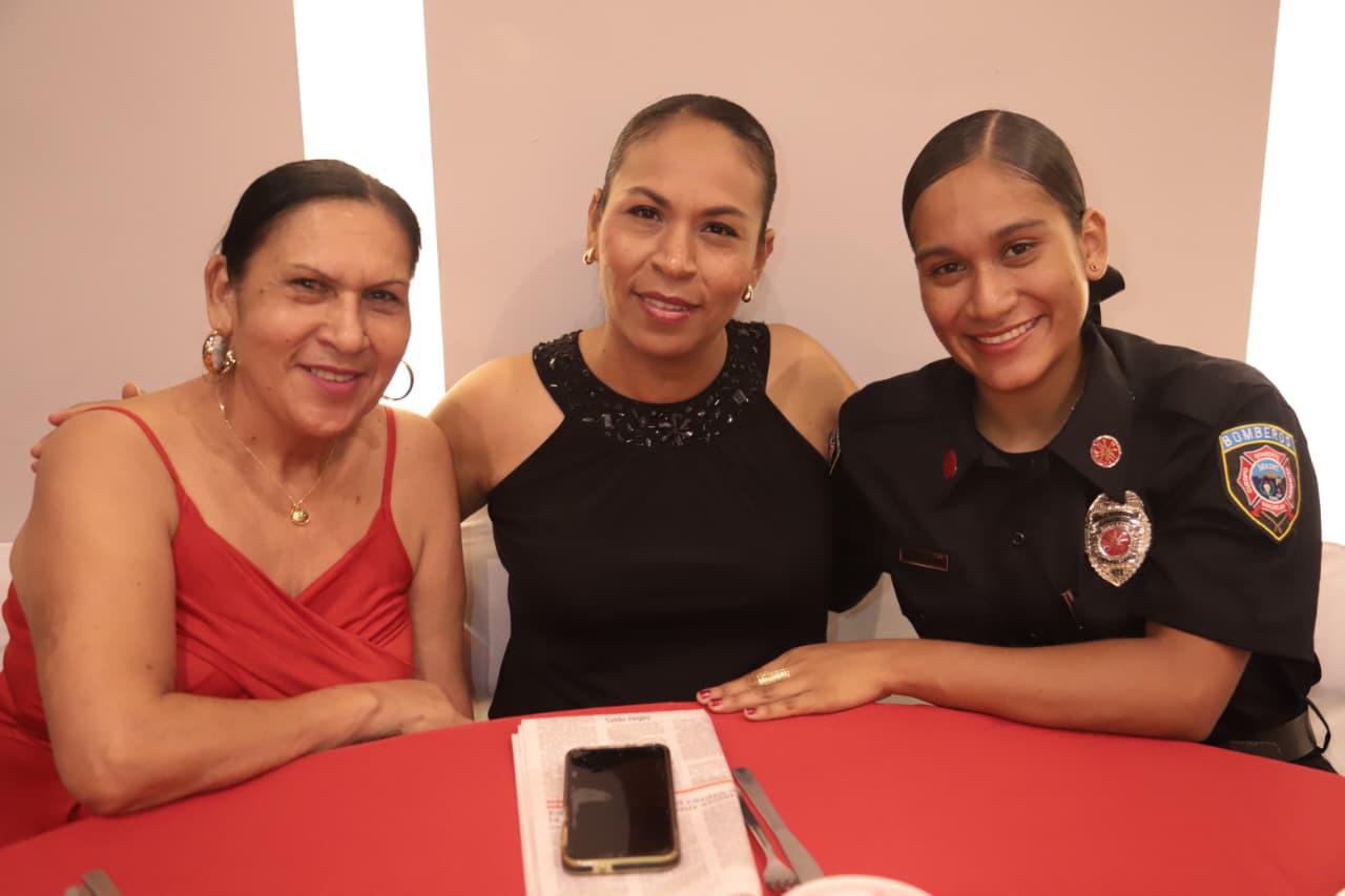 $!Esperanza, Adriana y Arleth Casas.