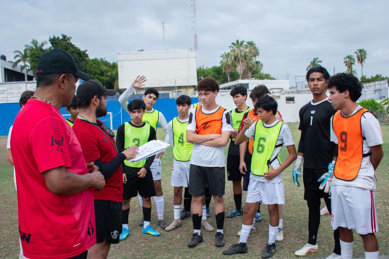 $!Más de mil futbolistas asisten a la visoría de Atlas en Culiacán