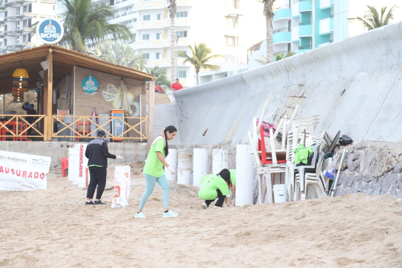 $!Unen fuerzas el Instituto de Cultura y Operadora de Playas para el cuidado ambiental en Mazatlán