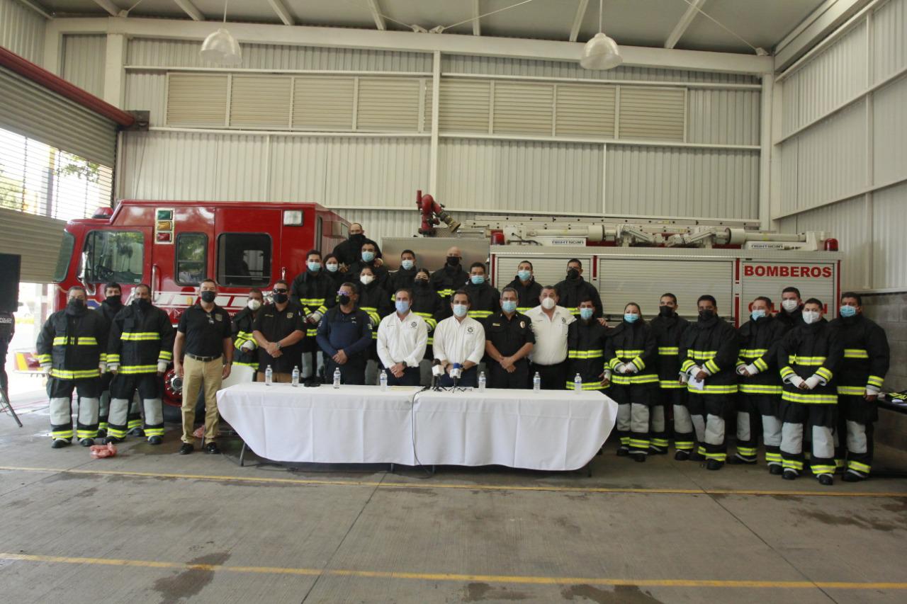 $!Entrega Patronato 25 trajes de protección para Bomberos de Culiacán