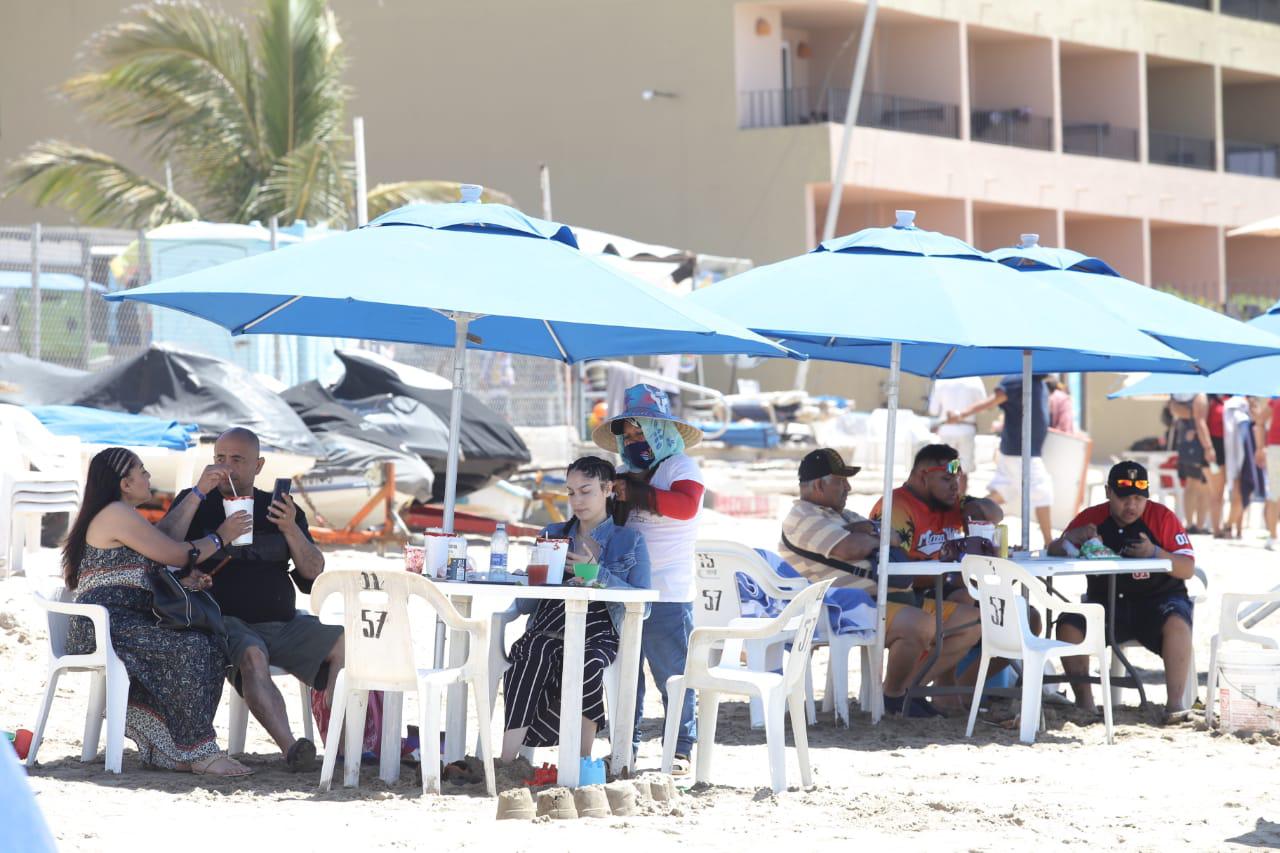 $!Se dejan venir turistas a disfrutar de Mazatlán