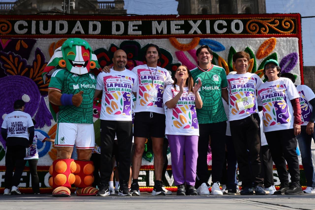 $!CDMX rompe Récord Guinness con la clase de futbol más grande del mundo