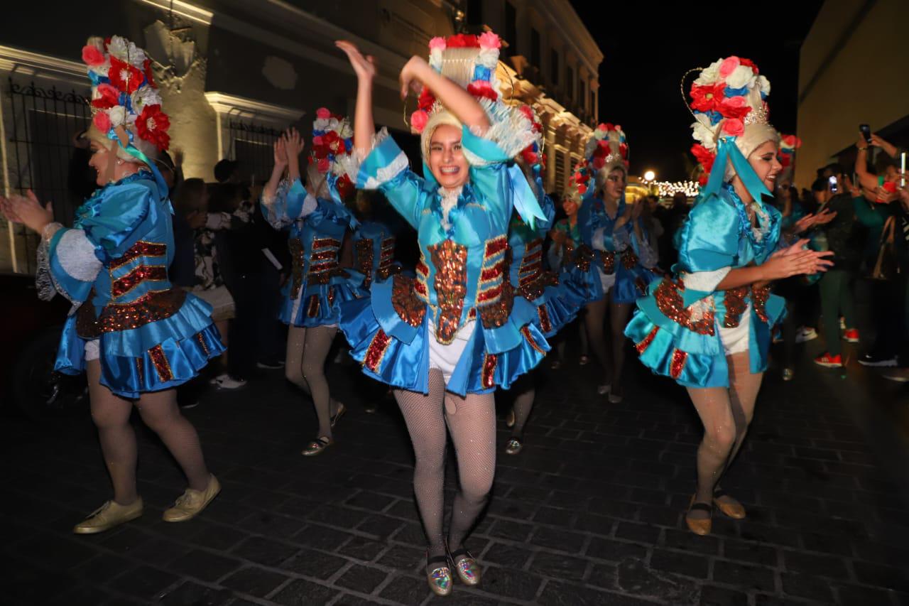 $!Disfrutan de la Callejoneada Eclipse 2024 en el Centro Histórico de Mazatlán