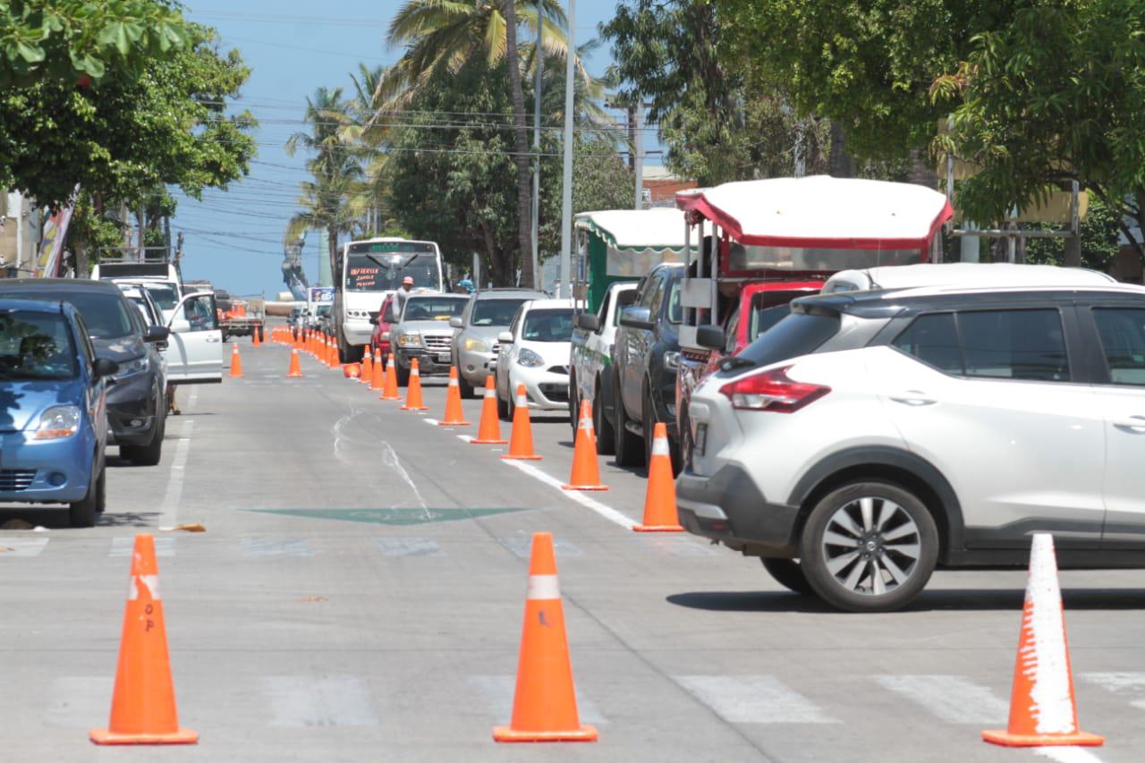 $!En Mazatlán se congestiona la Gutiérrez Nájera por cierre de carril