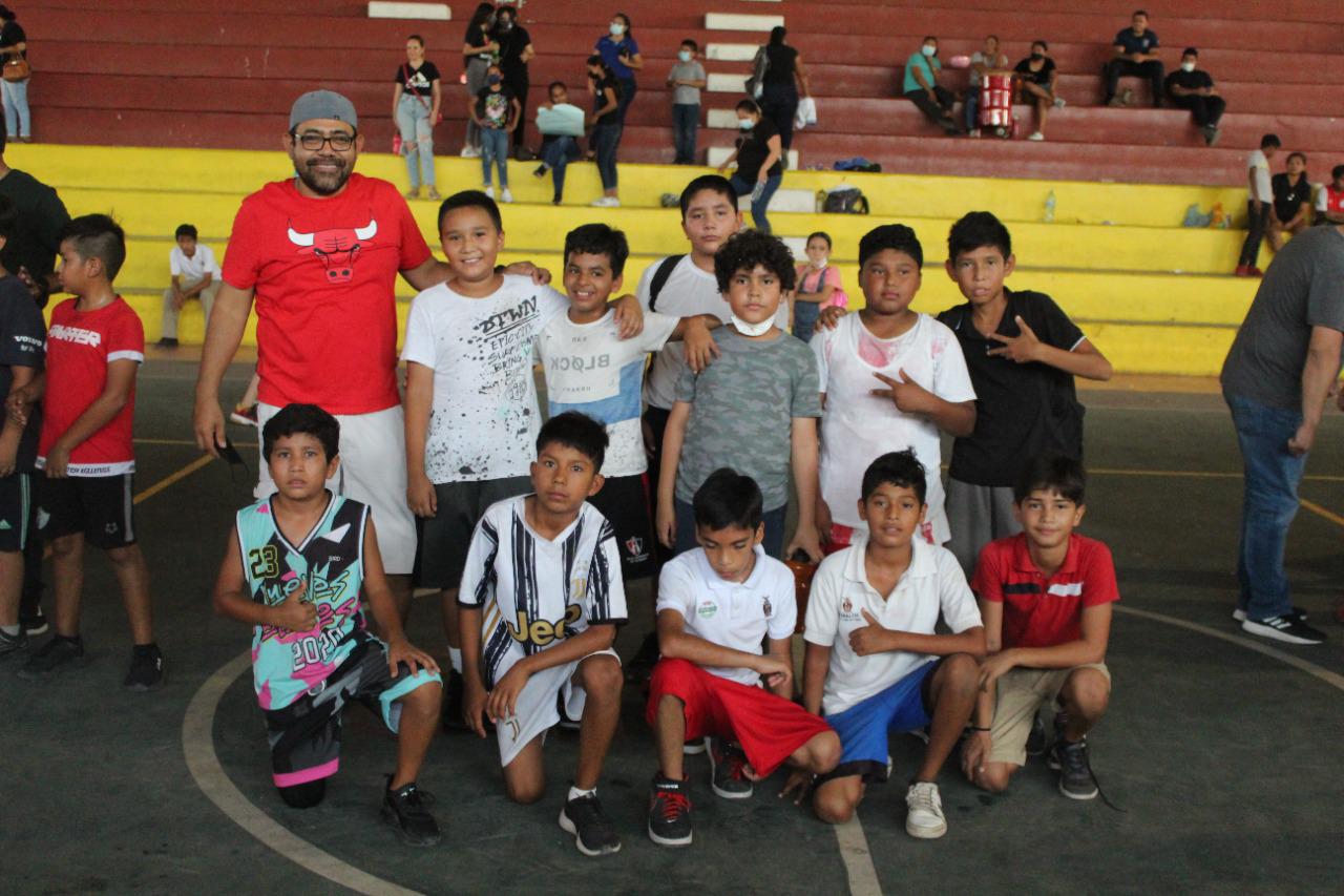 $!Colegio La Paz conquista el título del baloncesto Inter Primarias de Escuinapa