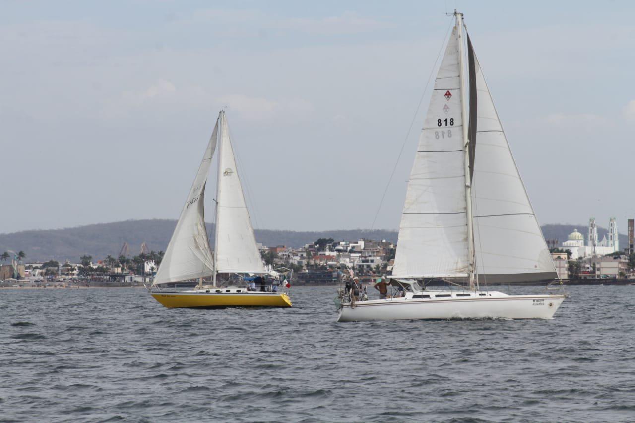 $!No te pierdas el espectáculo de los veleros frente al Malecón de Mazatlán