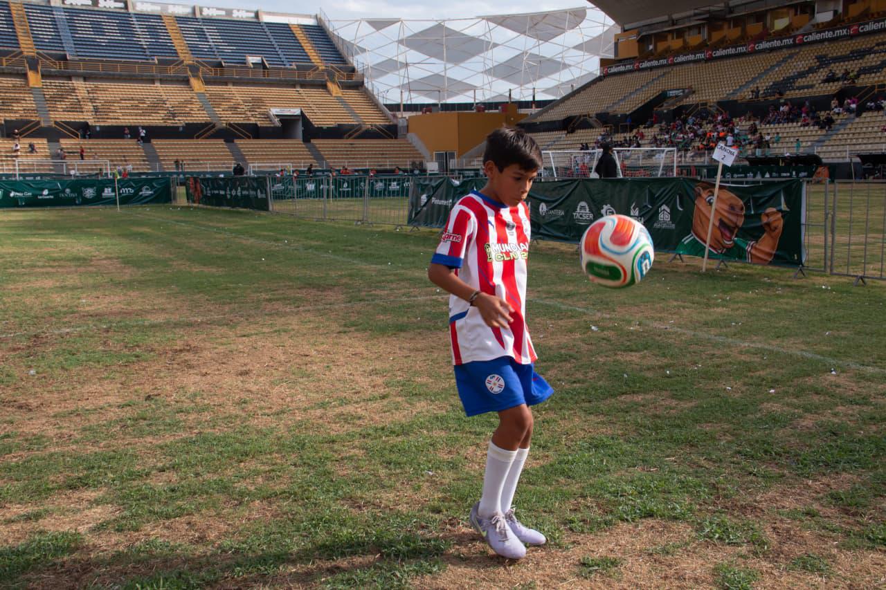 $!Diego Pérez, figura de la primera jornada del Mundialito Culiacán 2026