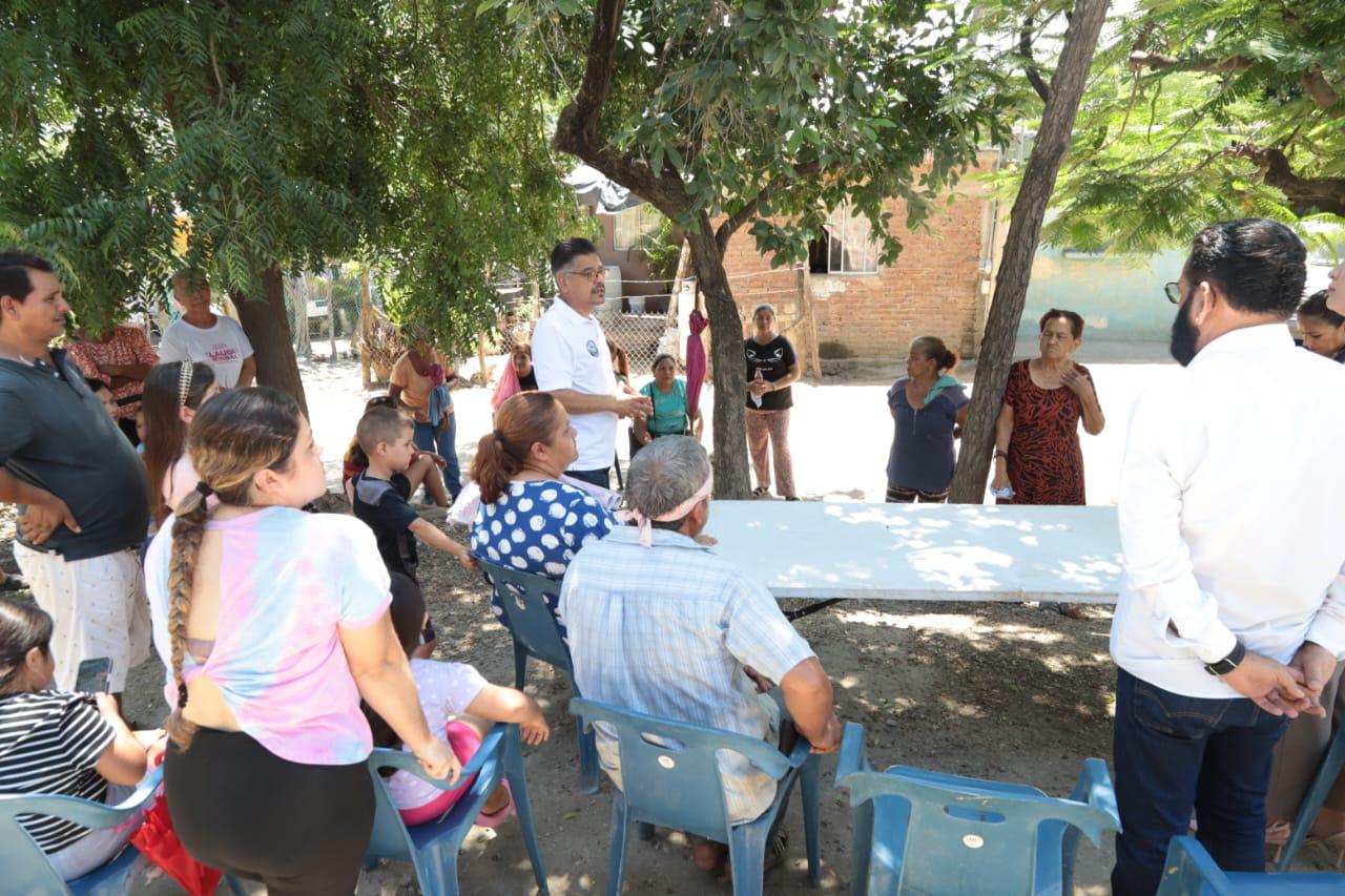 $!Bloquean carretera Mazatlán–Culiacán: habitantes de Los Zapotes exigen agua potable