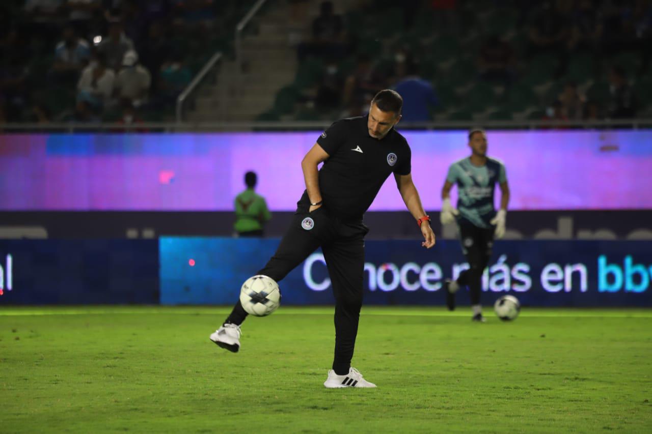 $!Duelo padre vs hijo: Chaco y Santiago Giménez se enfrentan en el Kraken por primera vez