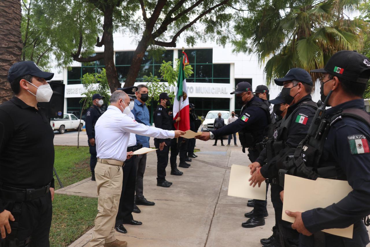 $!Por rescates, suicidios evitados, detenciones de asaltantes y arreglo de semáforos, premian a policías de Culiacán
