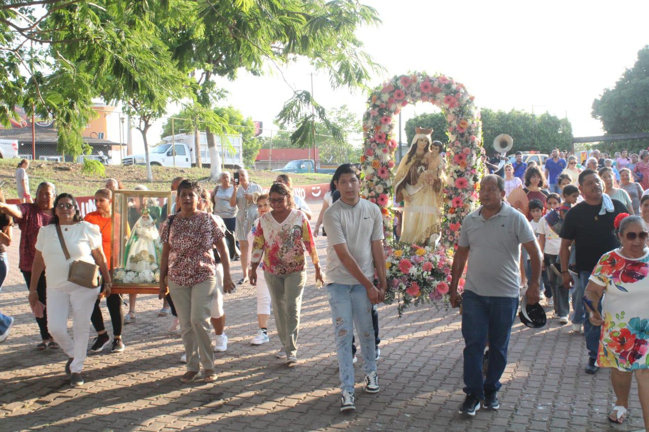$!El Rosario honra a Nuestra Señora del Carmen con procesión y misa