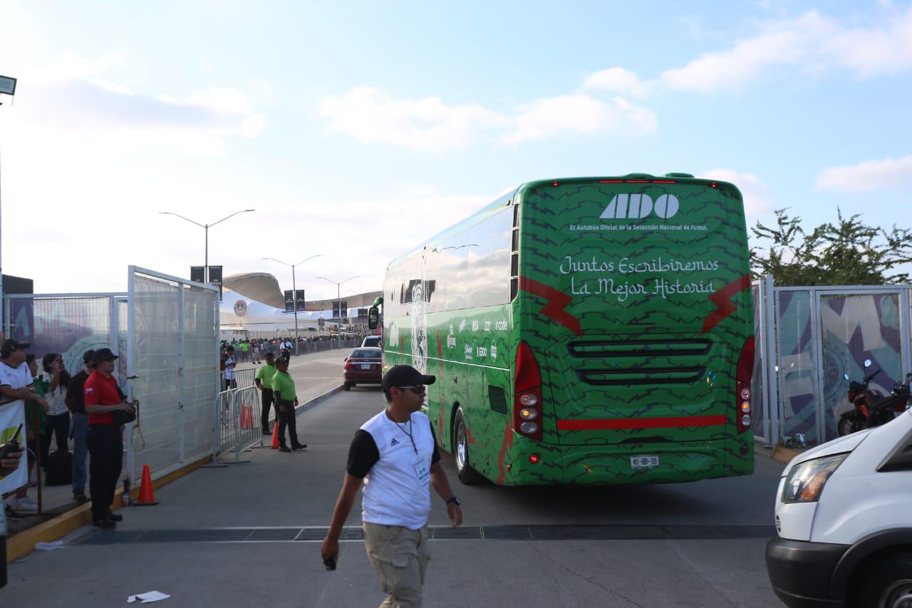 $!El ambiente de fiesta se empieza a sentir en el Kraken