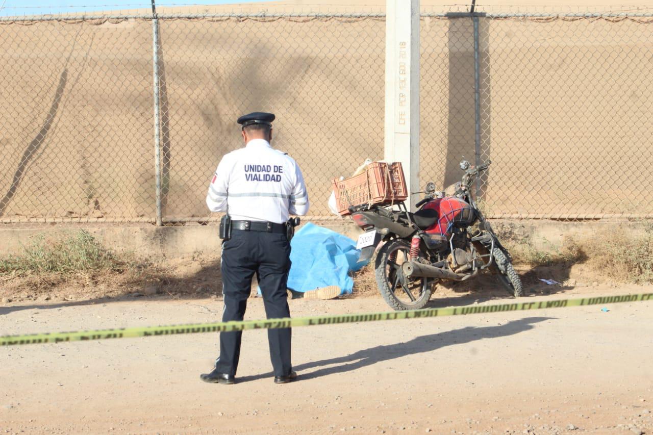 $!Muere motociclista en Culiacán tras chocar con un poste