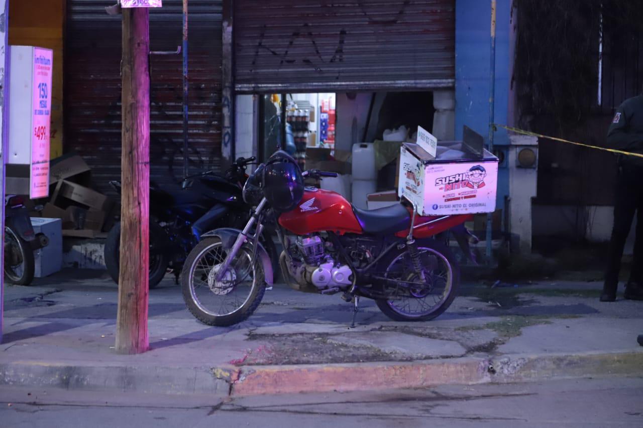 $!Atacan a balazos a repartidores en la avenida Santa Rosa, en Mazatlán; hay un herido