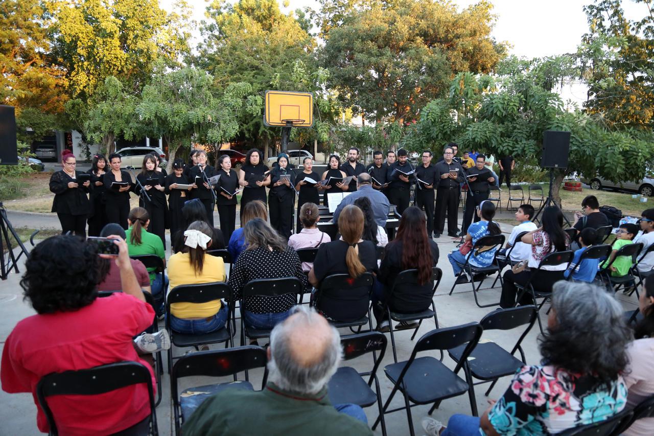 $!El repertorio inició con el histórico tema “When you wish upon a star”, de la película de Pinocho.