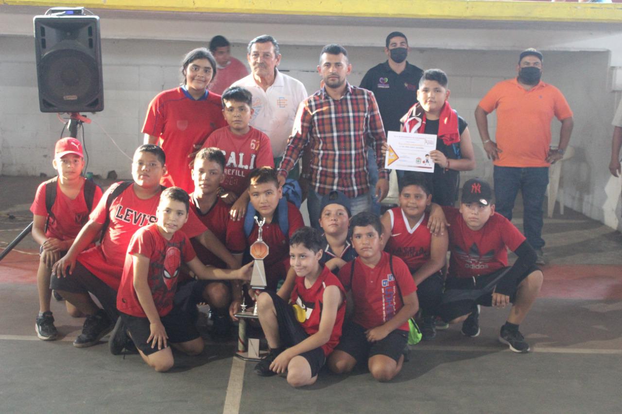 $!Colegio La Paz conquista el título del baloncesto Inter Primarias de Escuinapa