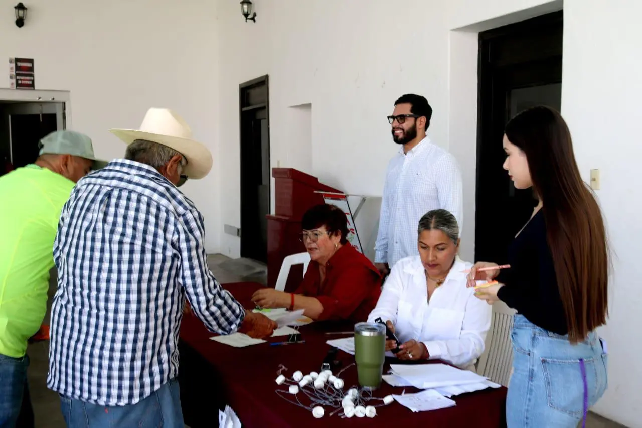 $!Entregan 3.5 toneladas de semilla de maíz a productores de Escuinapa