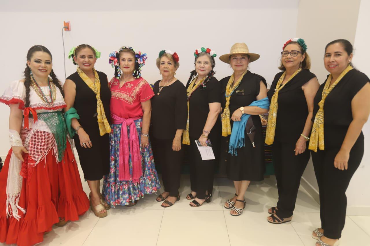 $!Sandra Gaviño, Liz Benítez, Coco Urrea de Valadés, Lucy Calleros de Soto, Rosy Ayala, Eustolia Zamora, María Luisa Lizárraga y Mariana Gamboa.
