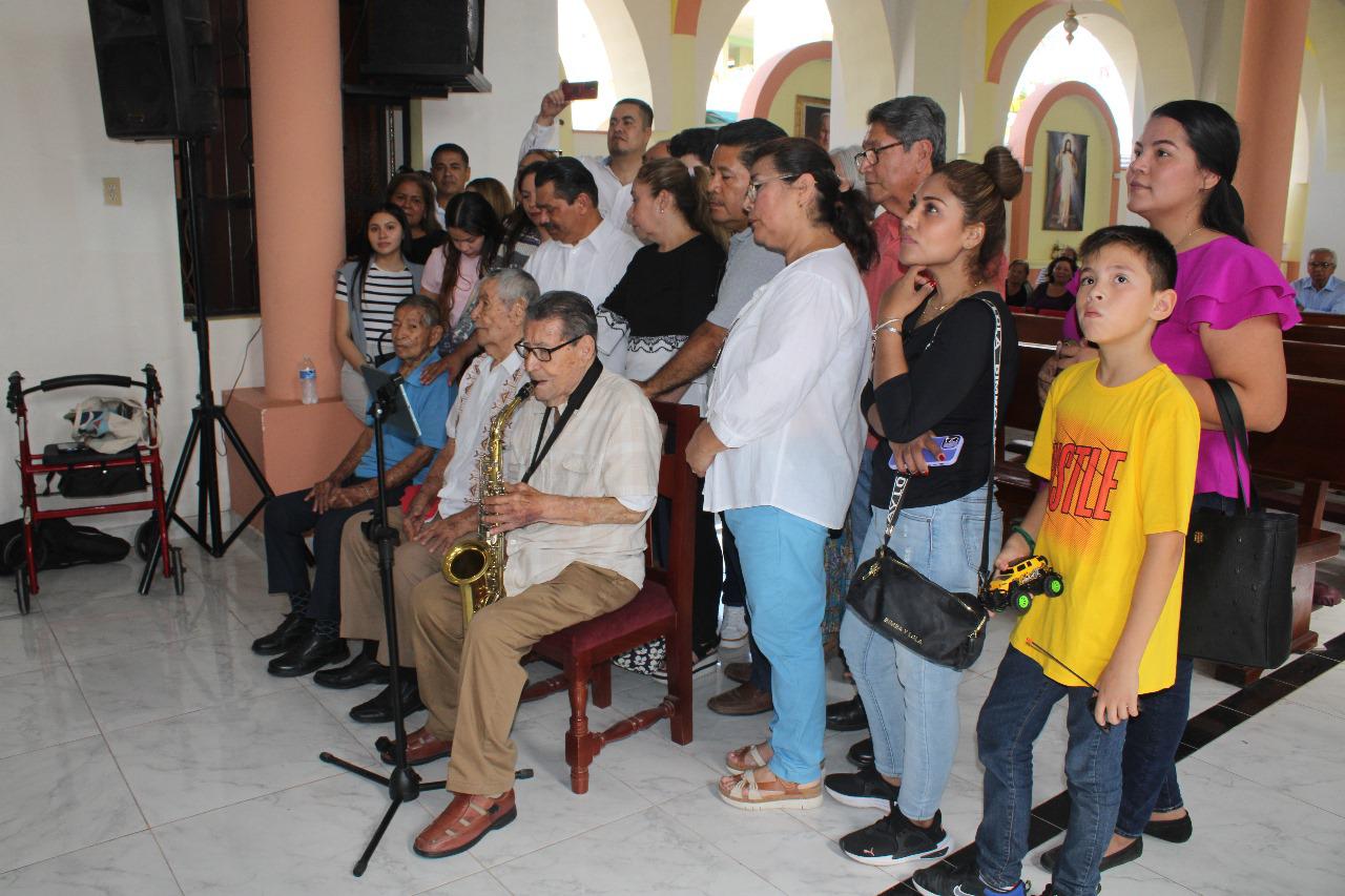 $!Cumple Nacho Millán con la Virgen María para agradecer por su salud