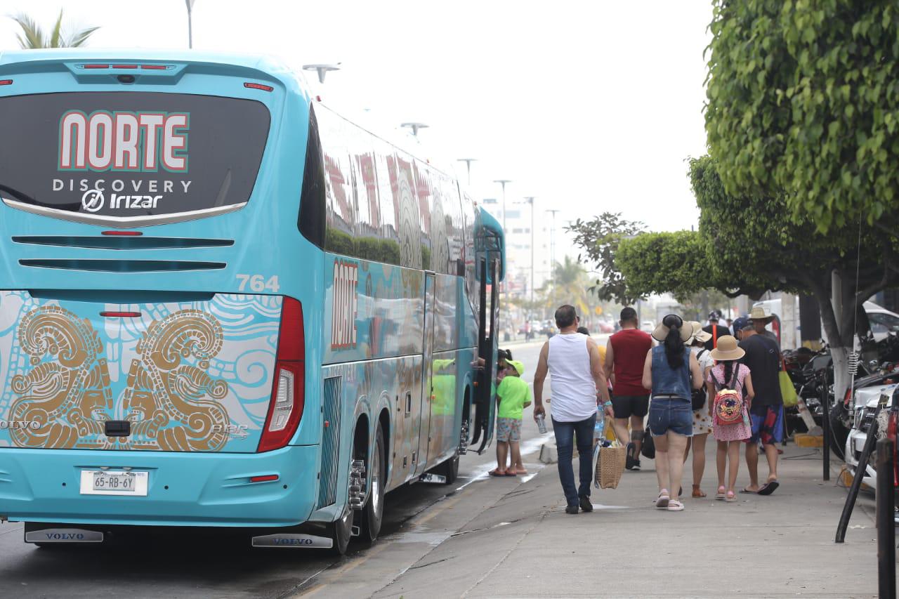 $!Mazatlán, con motos, turismo y tráfico este viernes