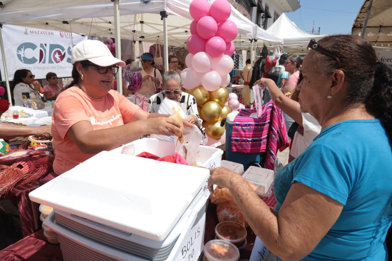 $!Inauguran Mercadito del Bienestar en Plazuela República para promover productos y servicios hechos en Mazatlán