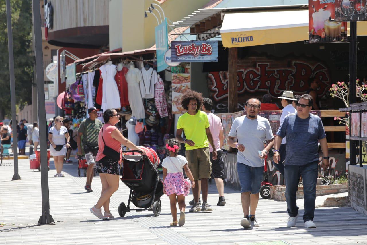 $!Se dejan venir turistas a disfrutar de Mazatlán
