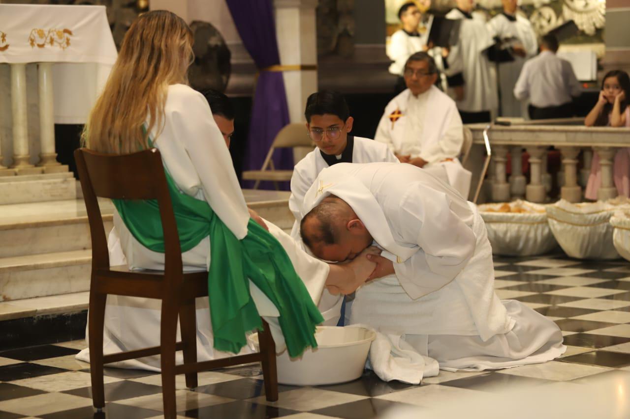 $!Celebra Diócesis de Mazatlán el Jueves Santo con misa de la Última Cena del Señor y lavatorio de pies