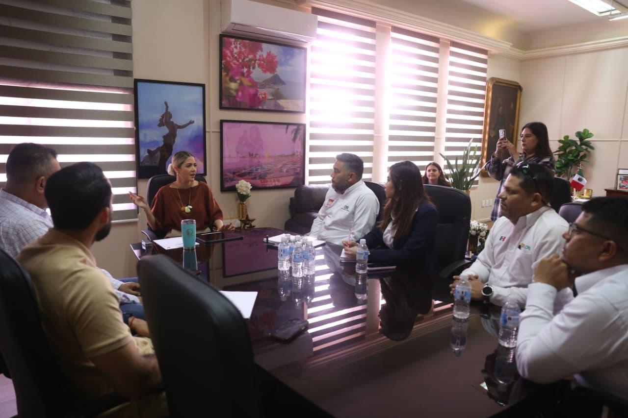 $!Tras el rechazo del INAH y de la sociedad civil a la bardas, la Alcaldesa de Mazatlán se reúne con el superintendente de la CFE