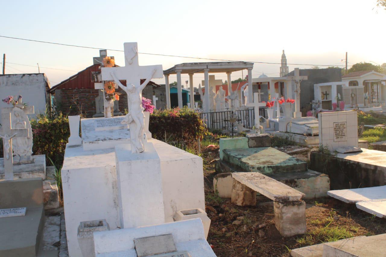 $!Rosarenses recuerdan a sus niños en el Día de Todos los Santos