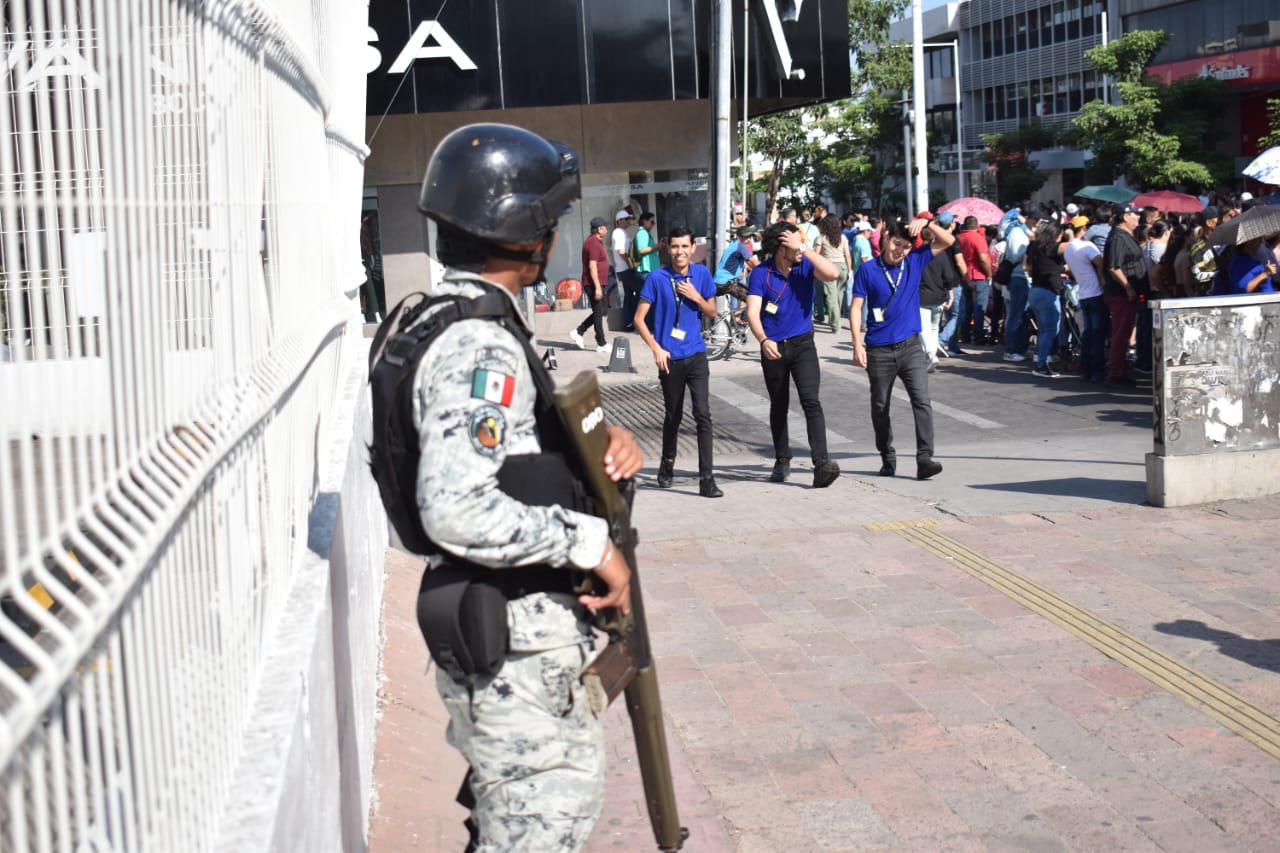 $!Disfrutan culiacanenses del desfile del Día de la Revolución