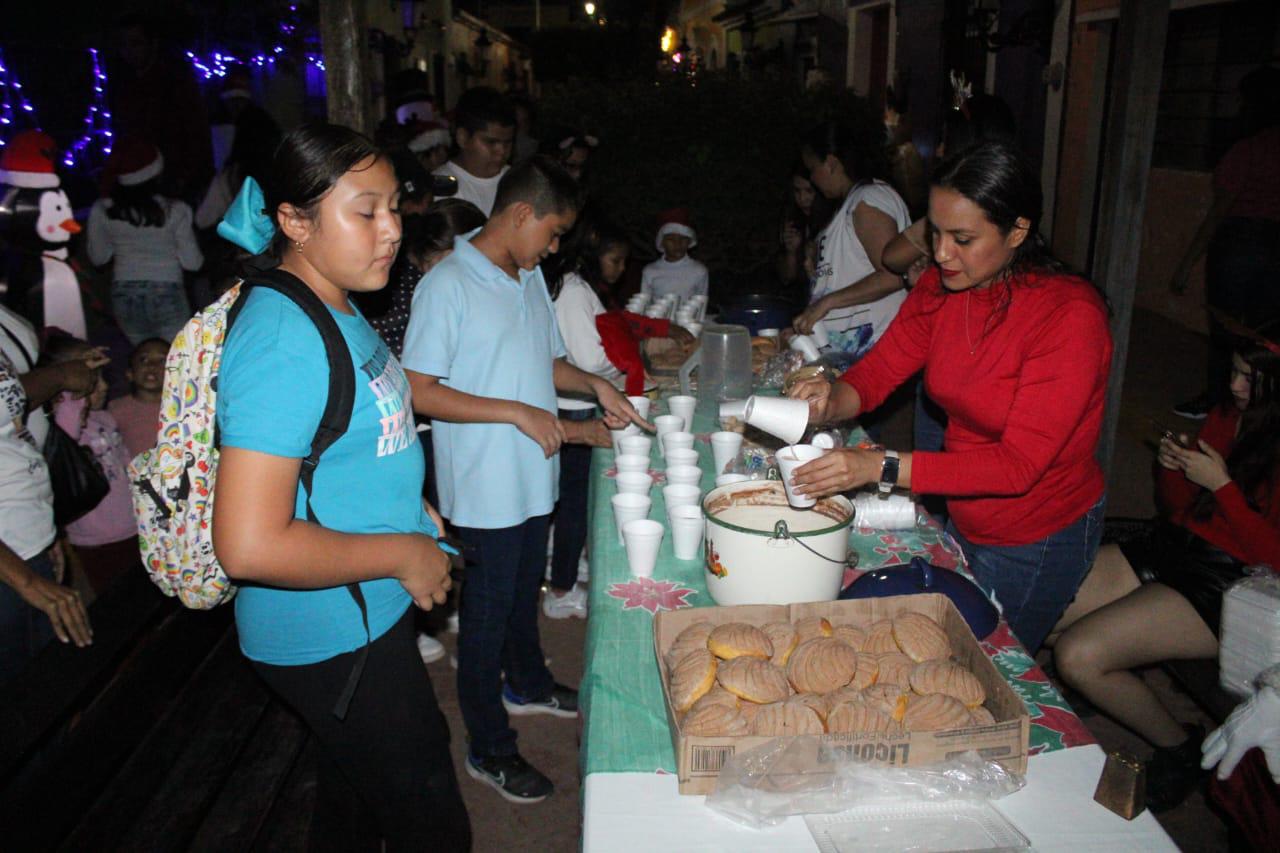 $!Llega el espíritu navideño a la tradicional calle 22 de Diciembre en El Rosario