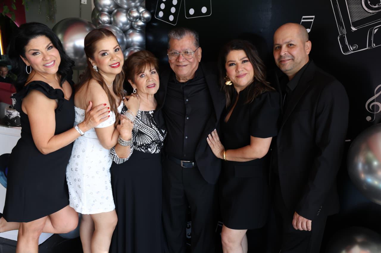 $!Los Cisneros Mendoza: Selene, Diana Carolina, María Elena, Rodolfo, Libia Zulema y Rodolfo.