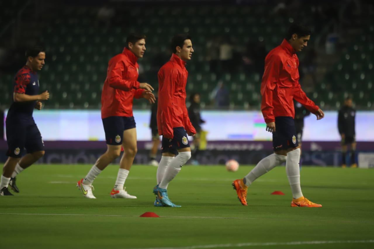 $!El Mazatlán-Chivas arrancará a la hora acordada, pese a la lluvia