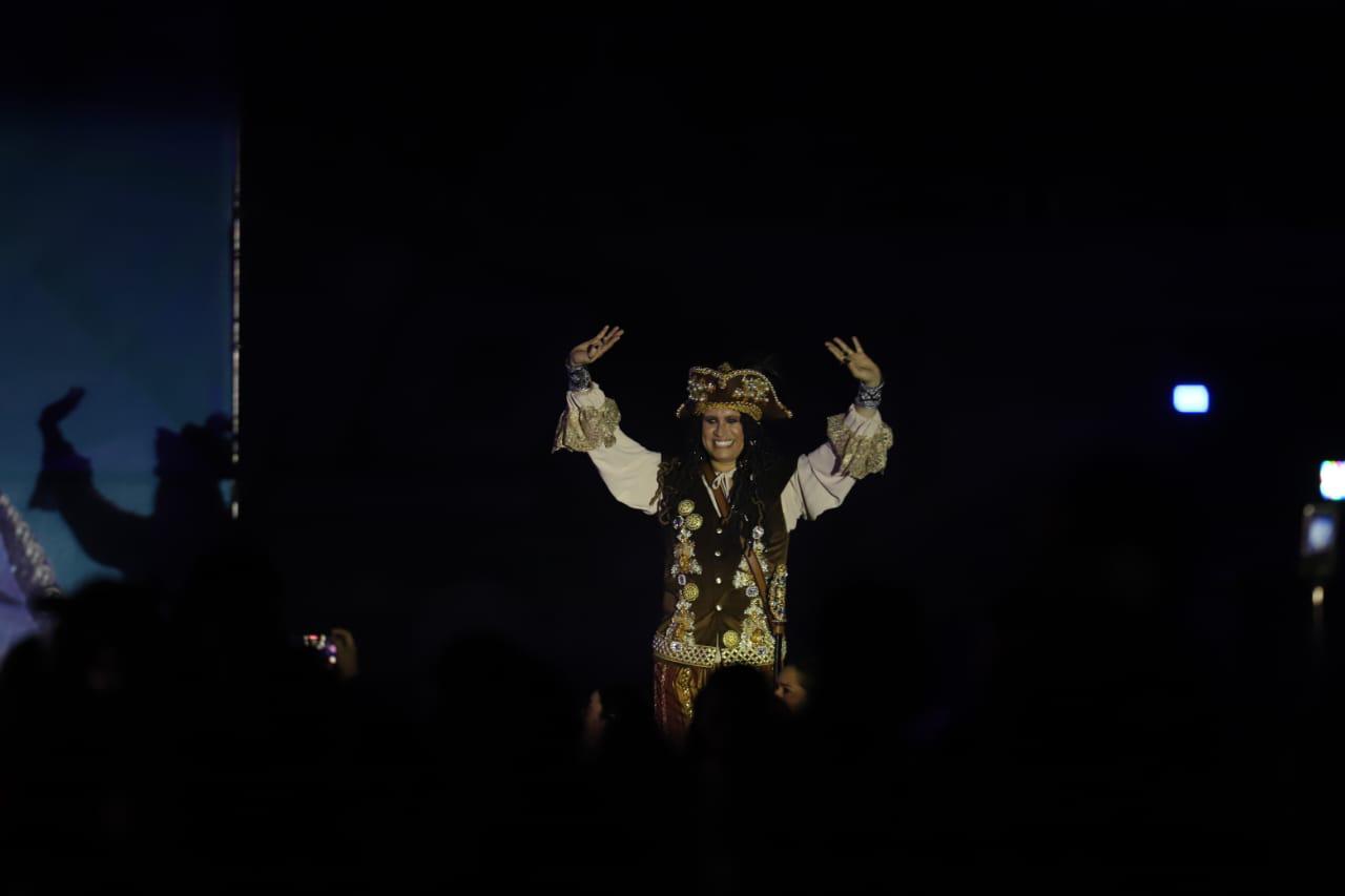 $!Recibe su corona Brayan Durán como Rey de la Alegría del Carnaval de Mazatlán 2025