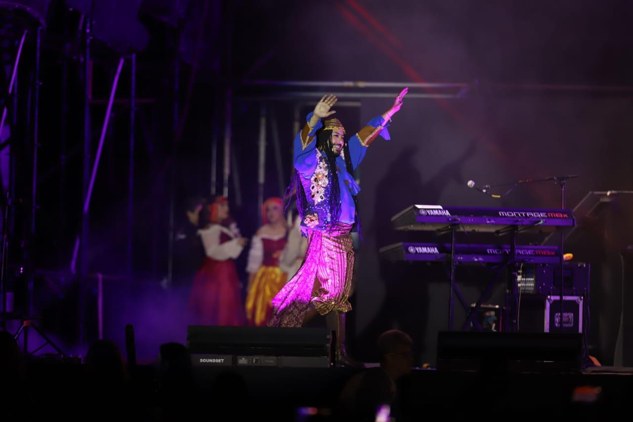 $!Recibe su corona Brayan Durán como Rey de la Alegría del Carnaval de Mazatlán 2025