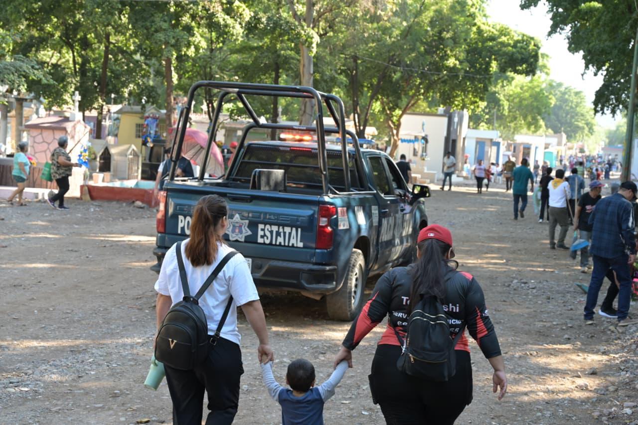 $!Refuerzan seguridad en panteones de Sinaloa durante el Día de Muertos