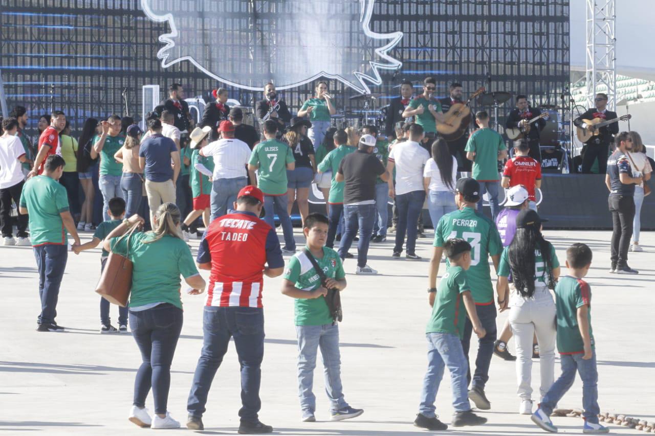 $!El ambiente de fiesta se empieza a sentir en el Kraken