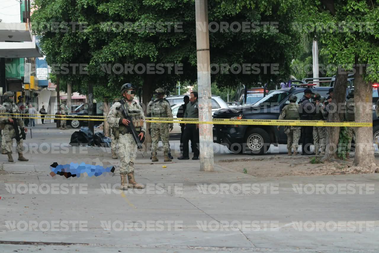$!Asesinan a balazos a hombre por el Bulevar Leyva Solano, en Culiacán