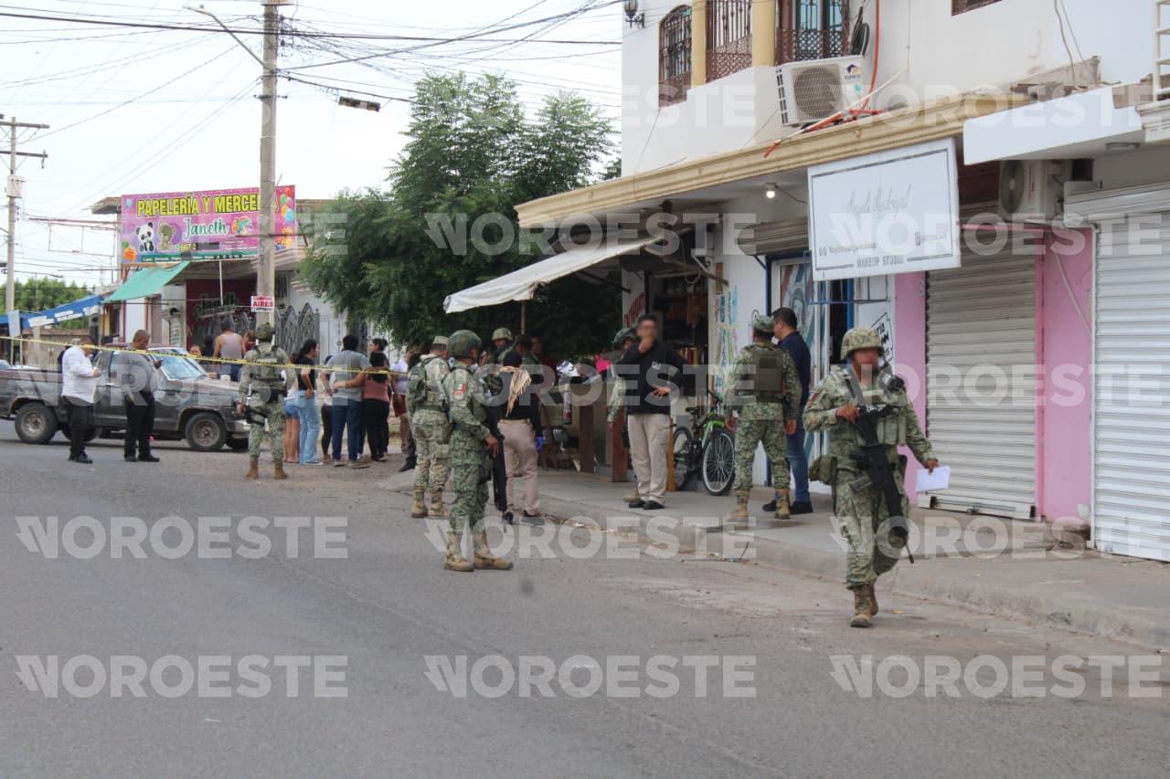 $!Matan a tiros a una mujer en una barbería de la colonia Esthela Ortiz, en Culiacán