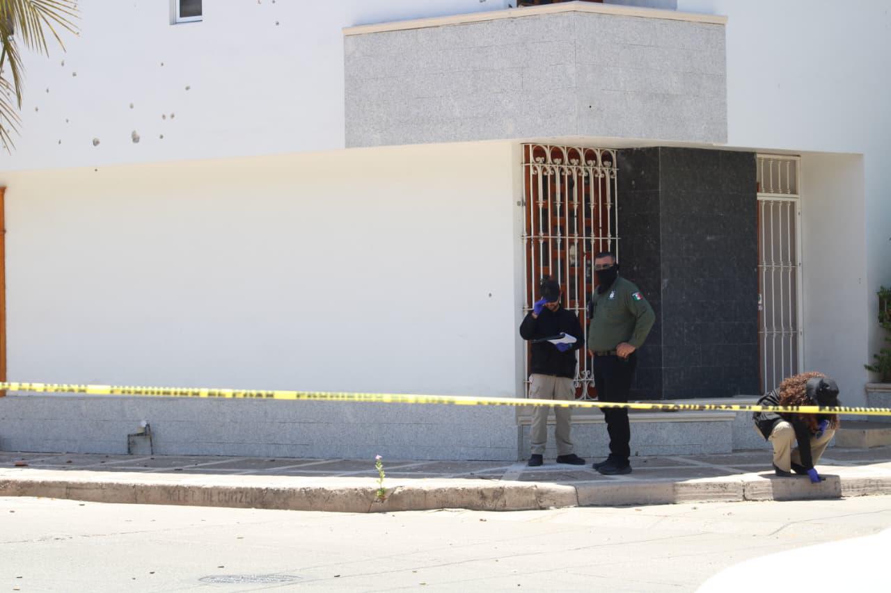 $!Balean casa propiedad de Rubén Rocha Moya en Las Quintas, en Culiacán